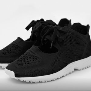 adidas Originals EQT Racing Primeknit black women. Size 7.5